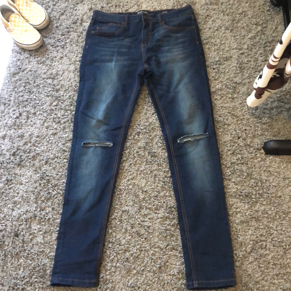 Men’s knee rip skinny jeans